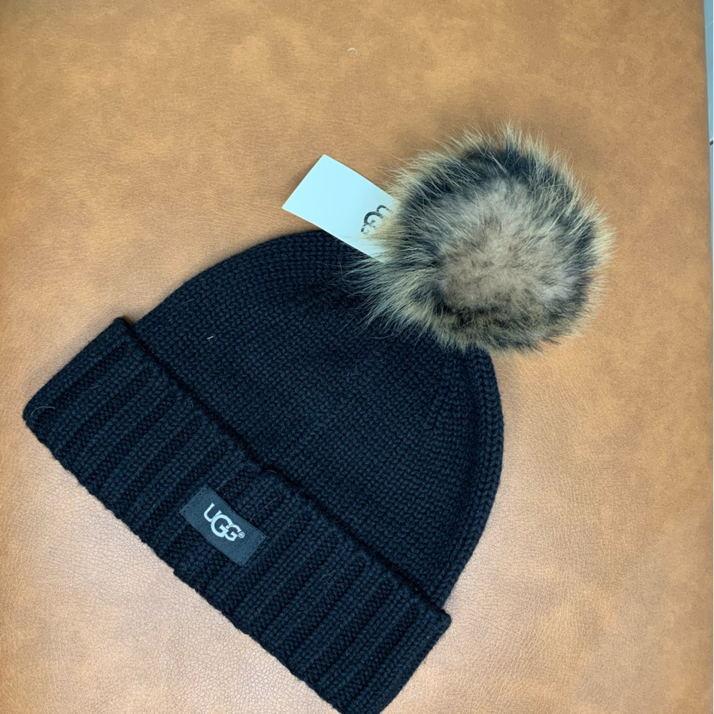 Ugg Pom Pom Hat NWT never worn